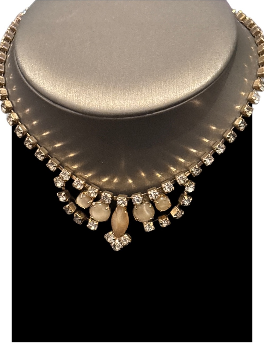 Vintage LISNER Crystal and Pearl Necklace - Ivory and Gold Tones - Picture 15 of 15
